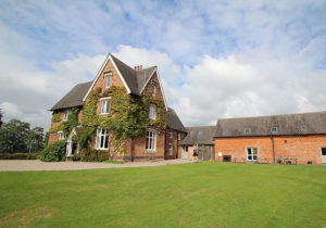 Luxury Derbyshire Farmhouse and Stables Somersal